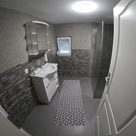Kristinee Haus Apartman Schwebheim (Neustadt an der Aisch-Bad Windsheim)